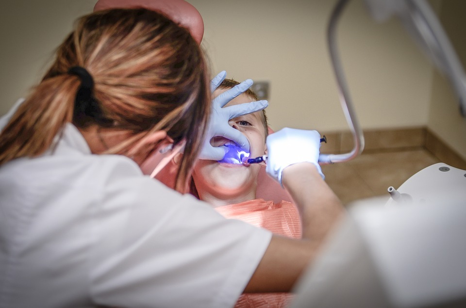 Factors to consider before hiring a dental service